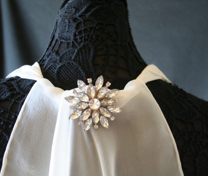 silk-georgette-shawlt-magnipal-twist-detail