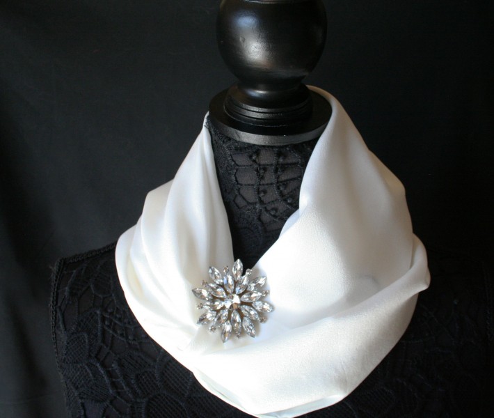 crepe-de-chine-silk-scarf-magnirings-magnipal-button