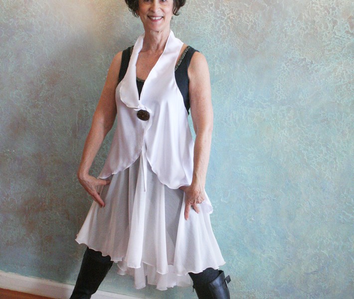 hi-lo-skirt-waves-top-magnipal-button