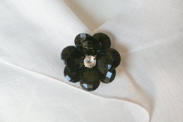 Button-Acrylic-Flower-Black-1.5-inch