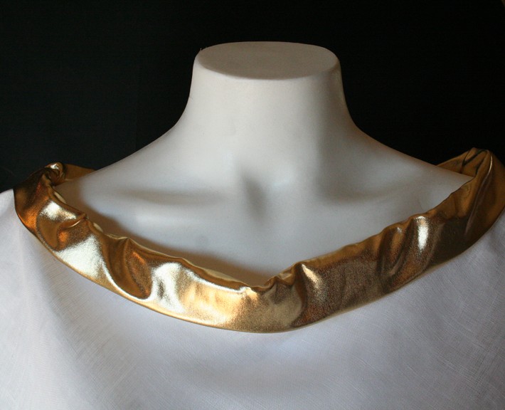 MagniCollar-™-Pleather-Gold