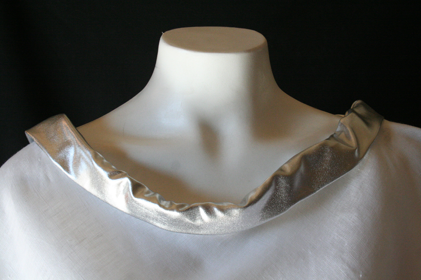 MagniCollar-™-Pleather-Silver