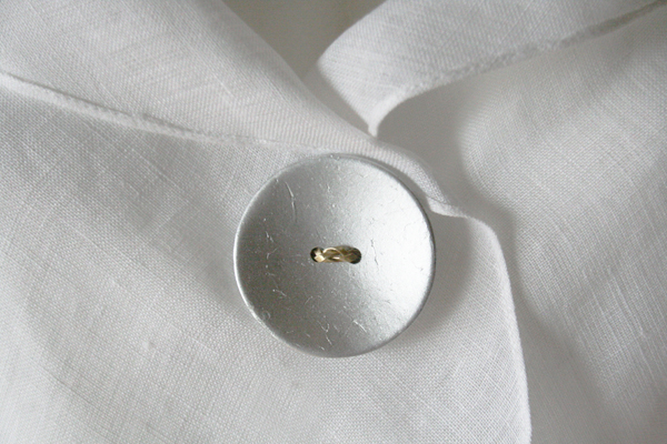 MagniPal-™-Button-Coconut_Shell-Silver-2-inch