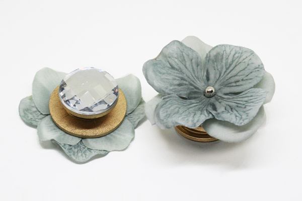 MagniPal-™-Luxe-Flower-Gray