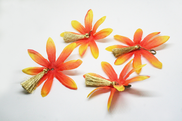 SWK-™-Pixie-Charms-Flowers-Orange