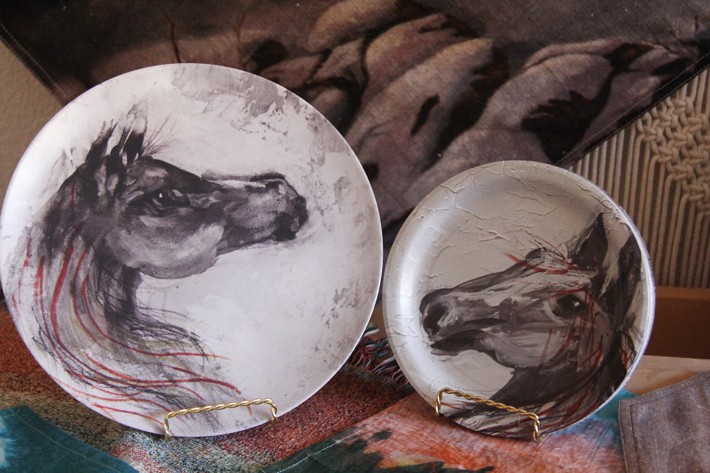 Horses Plates Set